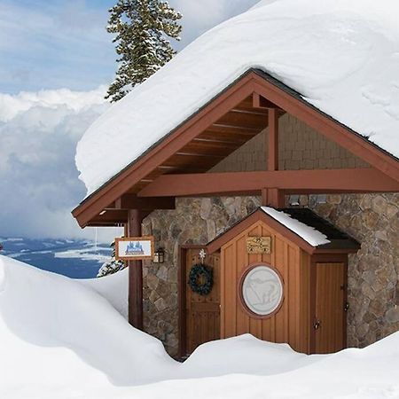 Snowy Bear Chalet W/ Hot Tub Big White 외부 사진