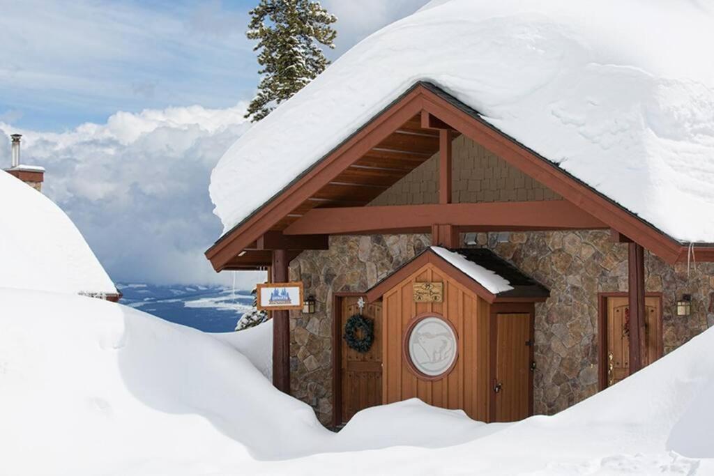 Snowy Bear Chalet W/ Hot Tub Big White 외부 사진