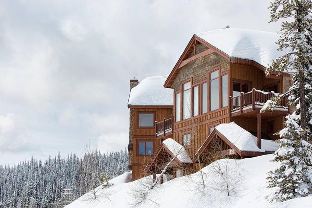 Snowy Bear Chalet W/ Hot Tub Big White 외부 사진