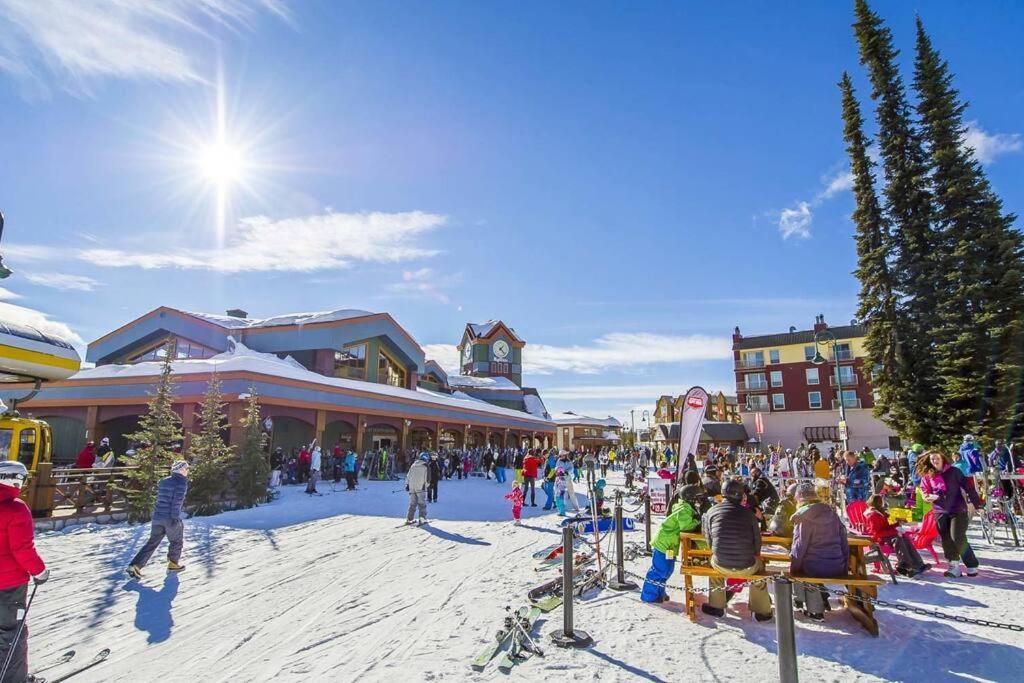 Snowy Bear Chalet W/ Hot Tub Big White 외부 사진